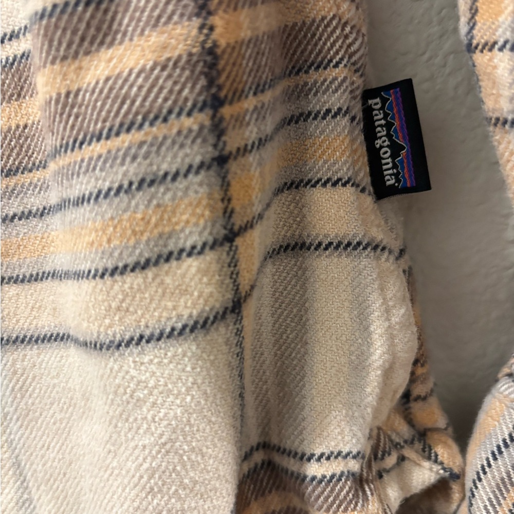 Patagonia Striped Shirt in Beige and Blue flannel used good conditions - Picture 4 of 9